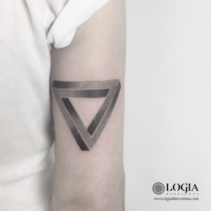 tatuaje-brazo-triangulo-infinito-logiabarcelona-ana-godoy     